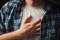 Illustrative image of the article Pain in Middle of Chest: 6 Causes, Symptoms & Treatment